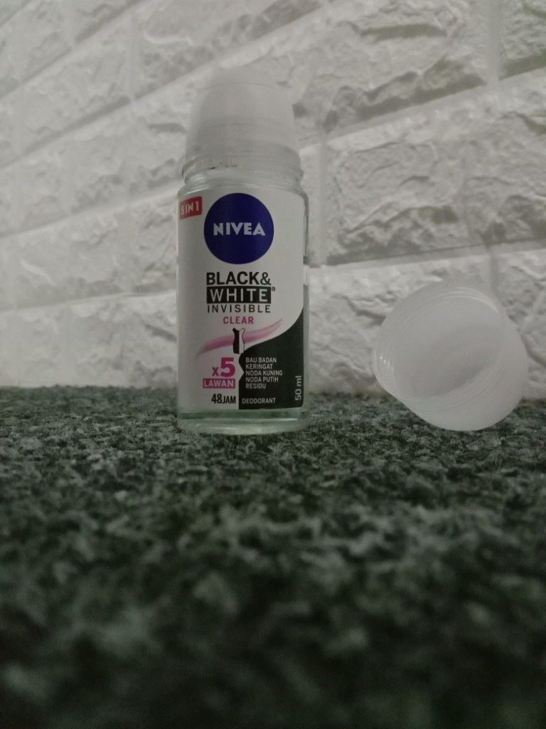 Deodorant Nivea Black & White Invisible Clear, Bebaskan Segala Aktivitasmu!