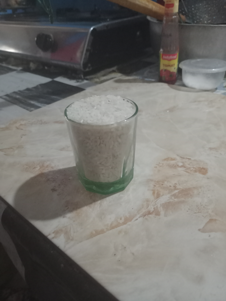 Manfaat Uap Beras Ketika Memasak Nasi Yang Dilakukan Dewakere Setiap Pagi
