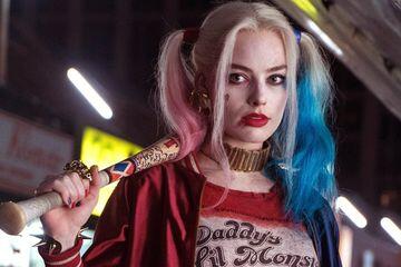 Hayo milih siapa? Harley Quinn as Margot Robbie atau Mia Sara?