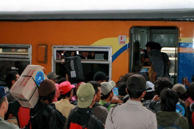 Pengalaman Mengesankan Ketika Naik Kereta Api Ekonomi