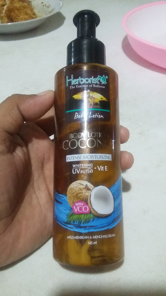 Kulit Terasa Lebih Lembab Dengan Lotion Dari Herborist. Murah Tapi Berkualitas.