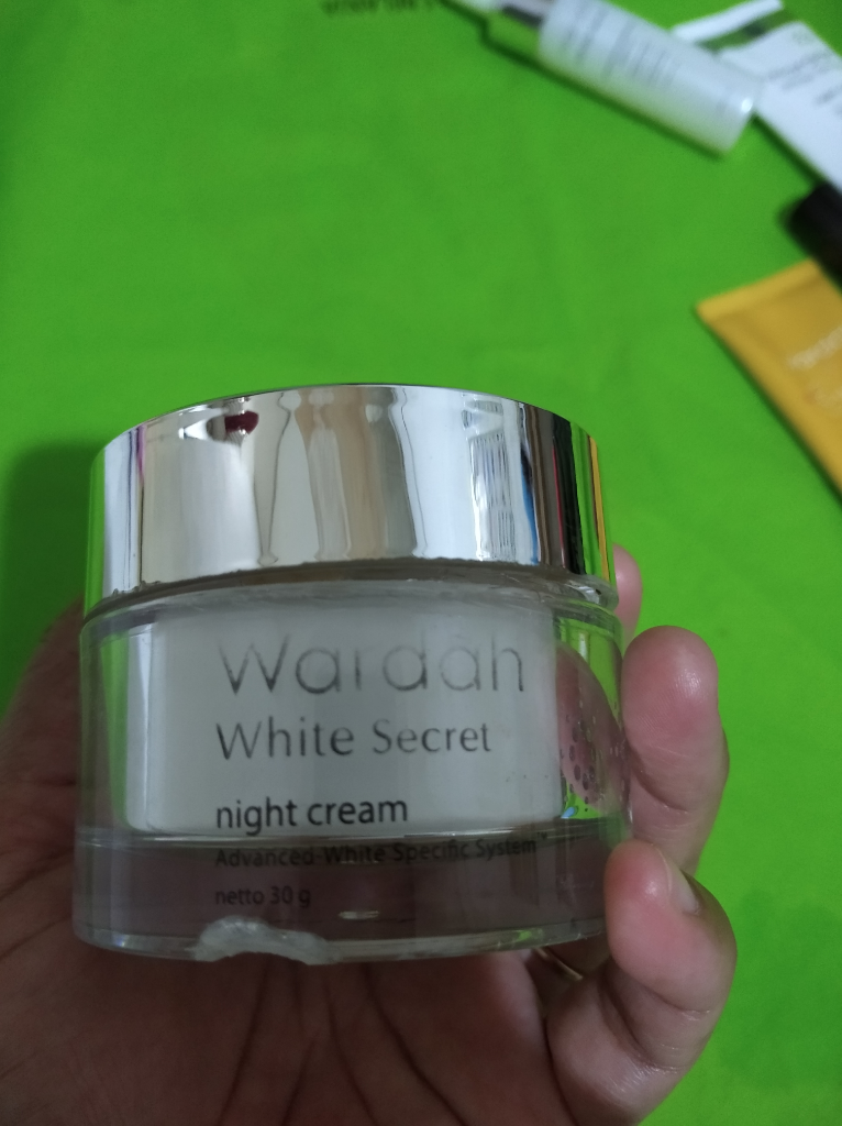 Pori-pori Kulit Wajah Mengecil, Sehat Terawat dengan Wardah White Secret