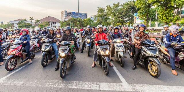 Ketika Lampu Merah Lama, Biasanya Kalian Ngapain Aja ???