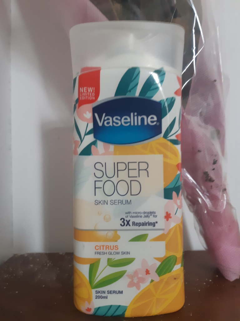 Wangi, Bersih, Lembut karena Satu Produk, Cobain Vaseline Super Food Skin Serum!