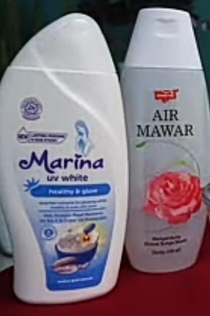 Merawat Diri Paling Ekonomis Dengan Kombinasi Marina Dan Air Mawar, Menakjubkan!