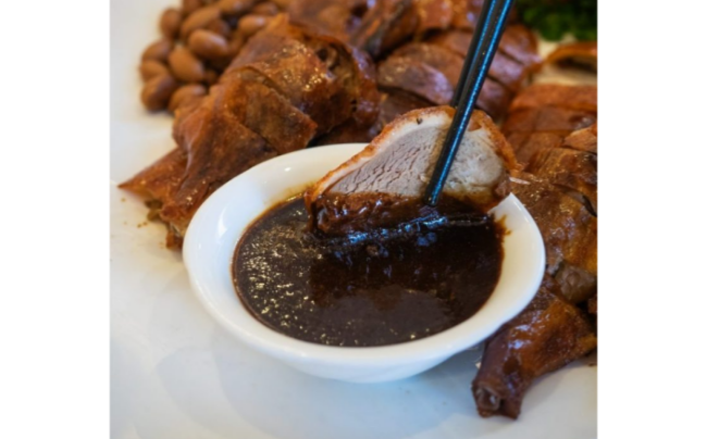 Menikmati Makan Malam Khas Imlek Di Restoran Regale Palace, Medan