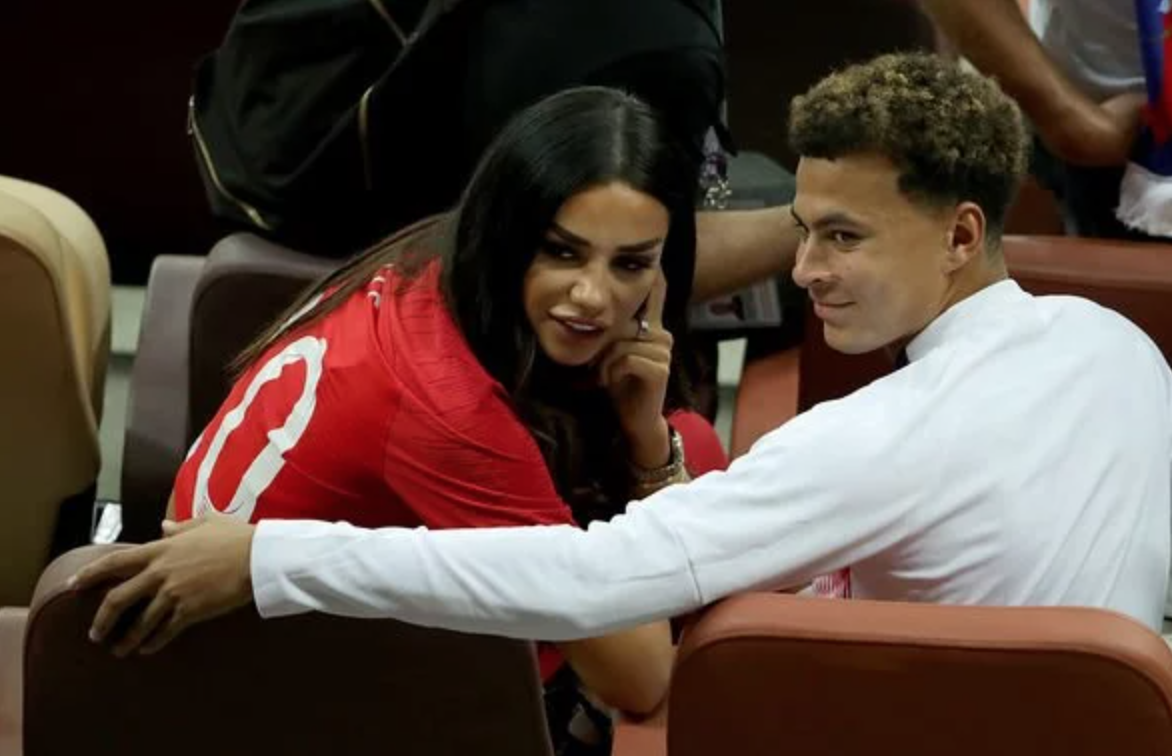 Dele Alli Diputusin Pacar Seksinya Karena Kebanyakan Main Game