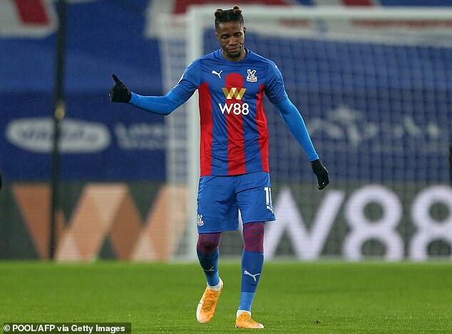 Striker Crystal Palace Wilfried Zaha ingin pindah klub?