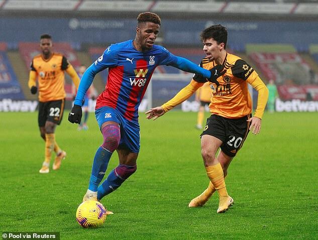 Striker Crystal Palace Wilfried Zaha ingin pindah klub?