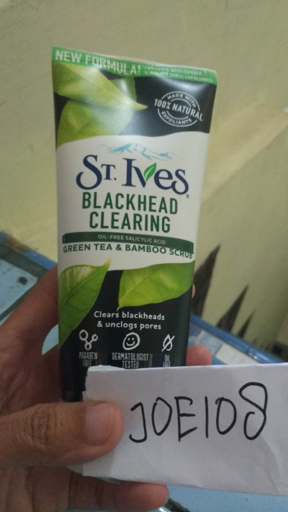 Usir Blackhead dengan St Ives, Komedo Minggat Seketika!