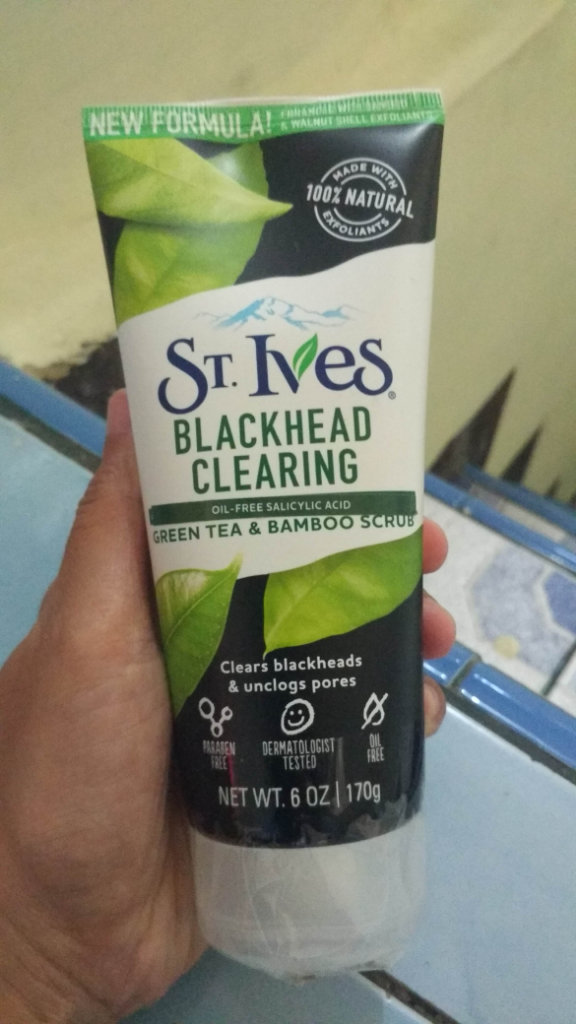 Usir Blackhead dengan St Ives, Komedo Minggat Seketika!