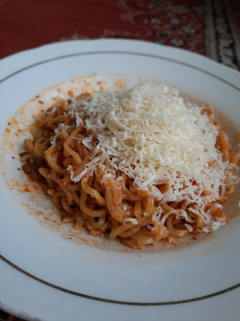 Wedeeeww.. Sarapan Miegheti Rasa Bolognese.. Pedesss Cuy!