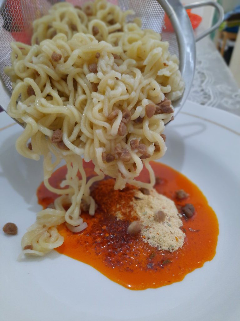 Wedeeeww.. Sarapan Miegheti Rasa Bolognese.. Pedesss Cuy!