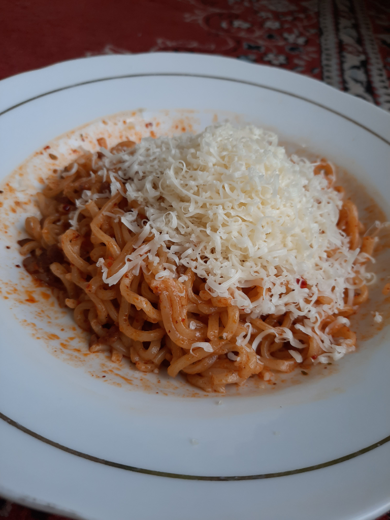 Wedeeeww.. Sarapan Miegheti Rasa Bolognese.. Pedesss Cuy!