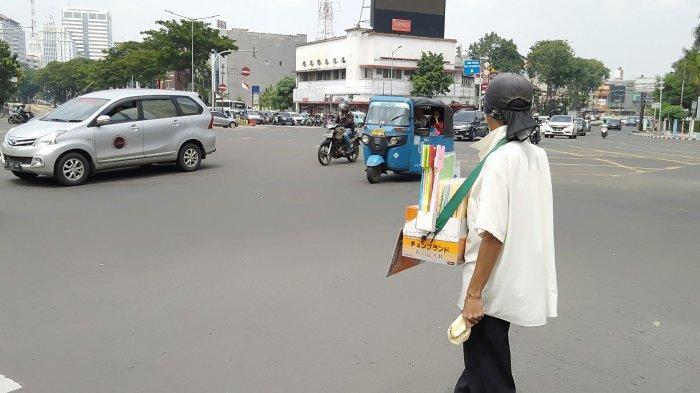 Ketika Lampu Merah Lama, Biasanya Kalian Ngapain Aja ???