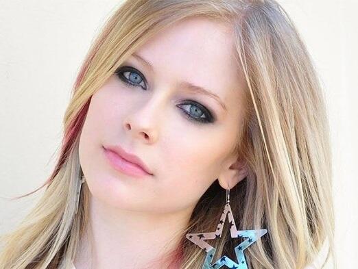Idola anak - anak FUNKY tahun 90an, Avril Lavigne