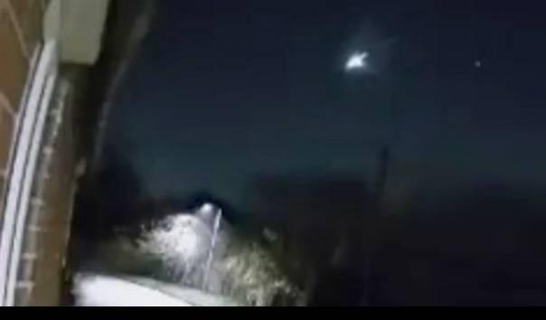 Meteor Meledak di Langit Inggris, Timbulkan Bola Api dan Suara Ledakan yang Keras