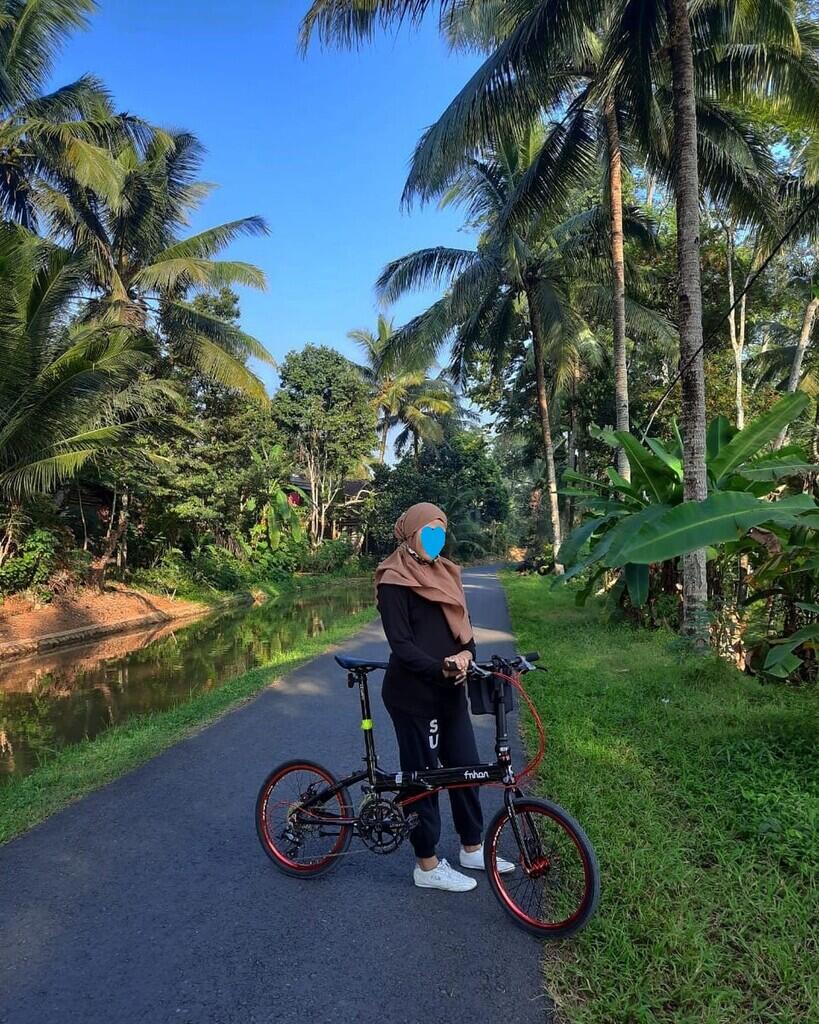 Gowes Tipis Keliling Kampung Dengan Sepeda Lipat, Dapet Segernya Dapet Sehatnya Juga!