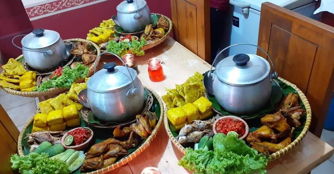 Review &quot;Saung Liwet Mirah&quot; Pacet Cipanas Cianjur: Murahnya Gak Bohong Loh!