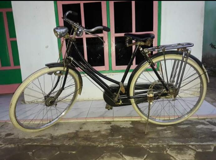 Gowes Pagi Dengan Sepeda Onthel? Ane Banget, nih. Santuy Bareng Keluarga Tersayang.