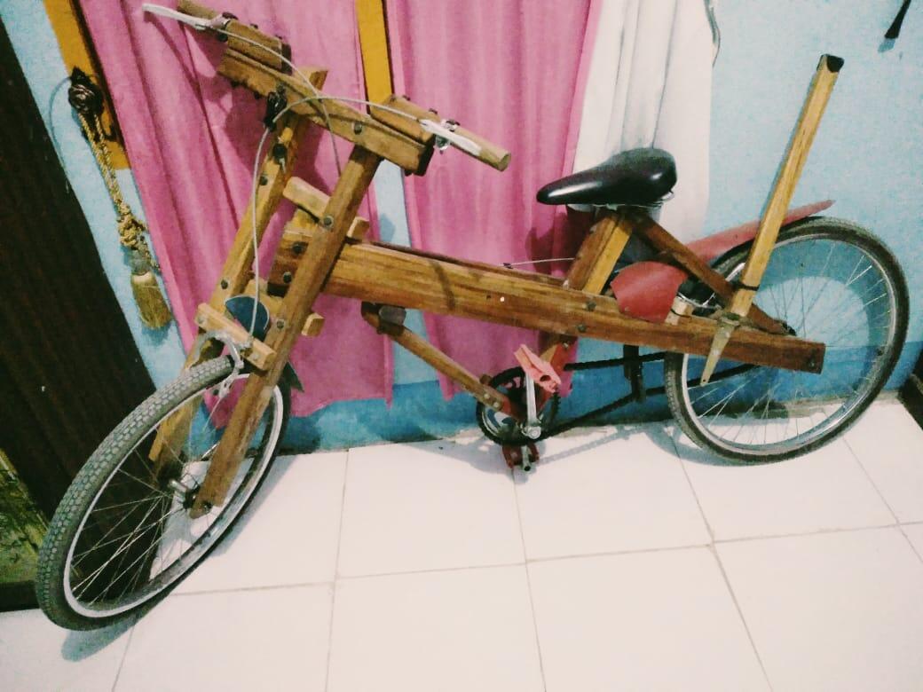 Sepeda Kayu Buatan Sendiri, Asik Buat Jalan-jalan Keliling Komplek