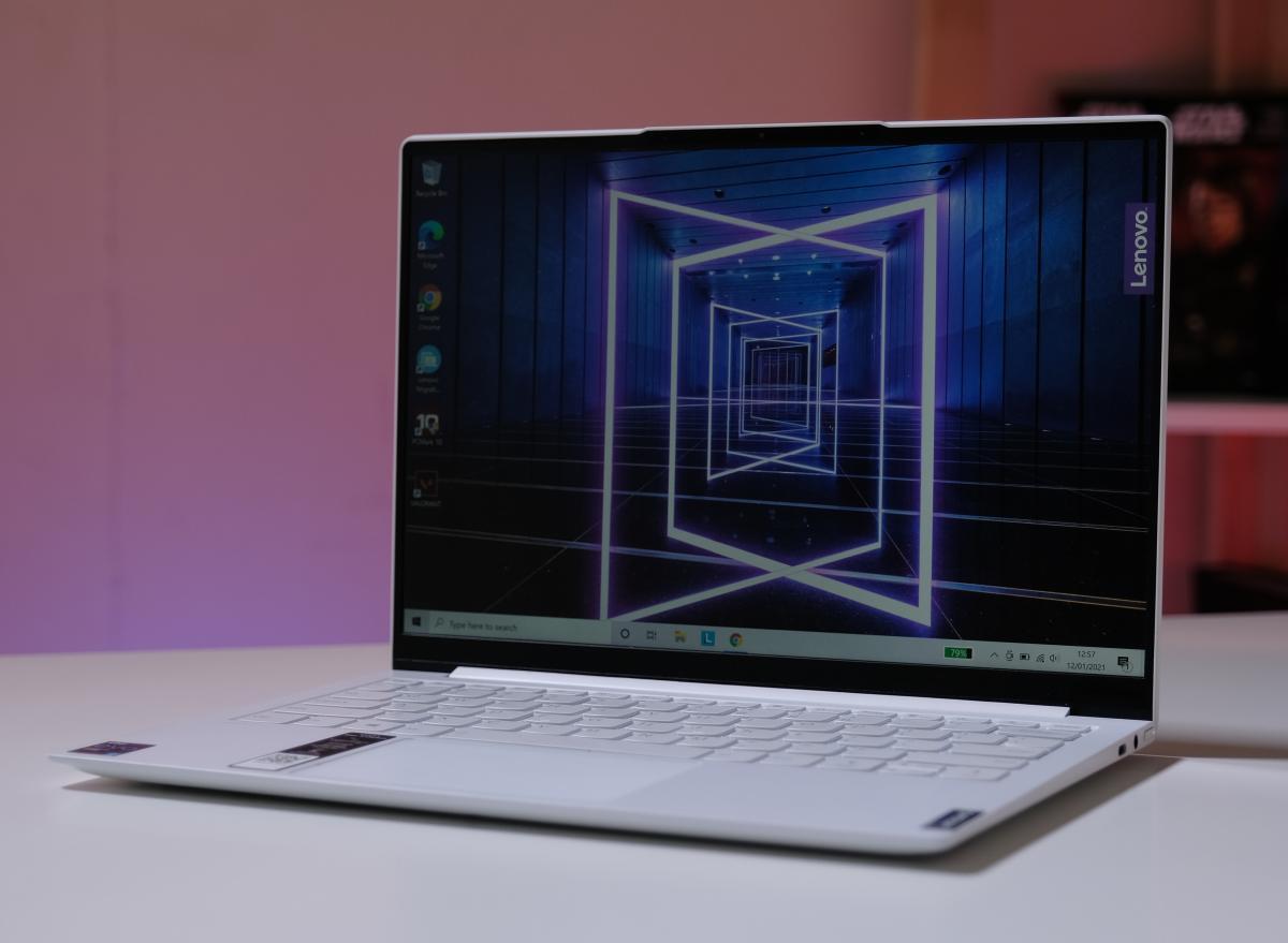 Review Lenovo YOGA Slim 7i Carbon
