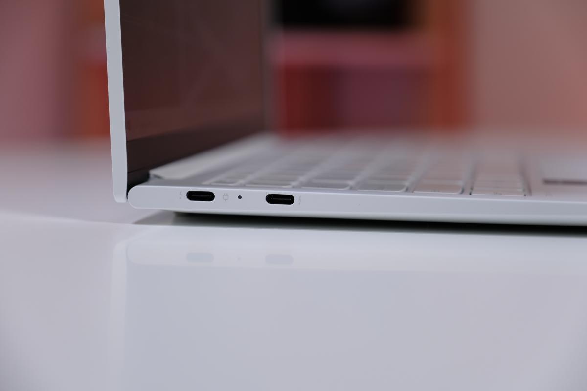 Review Lenovo YOGA Slim 7i Carbon