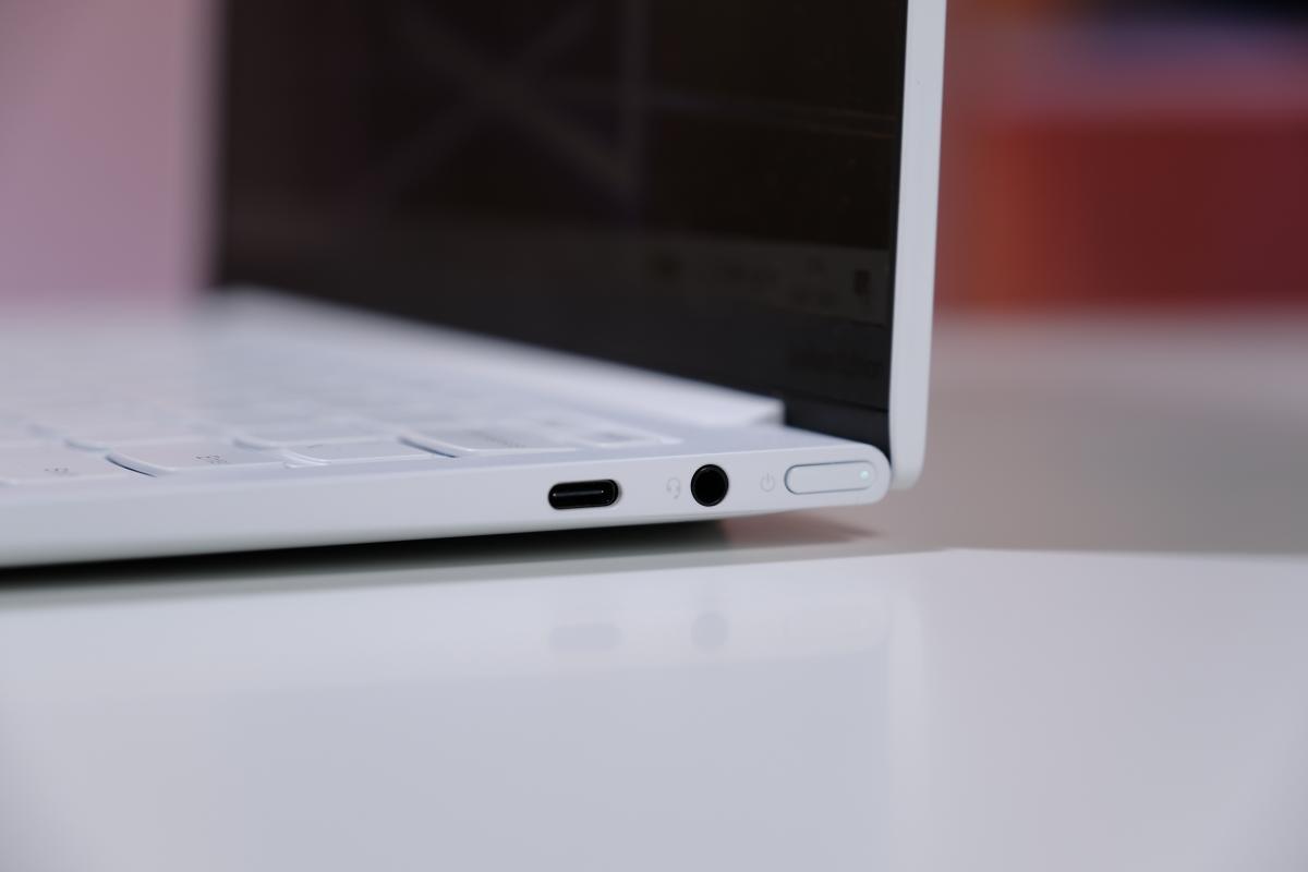 Review Lenovo YOGA Slim 7i Carbon