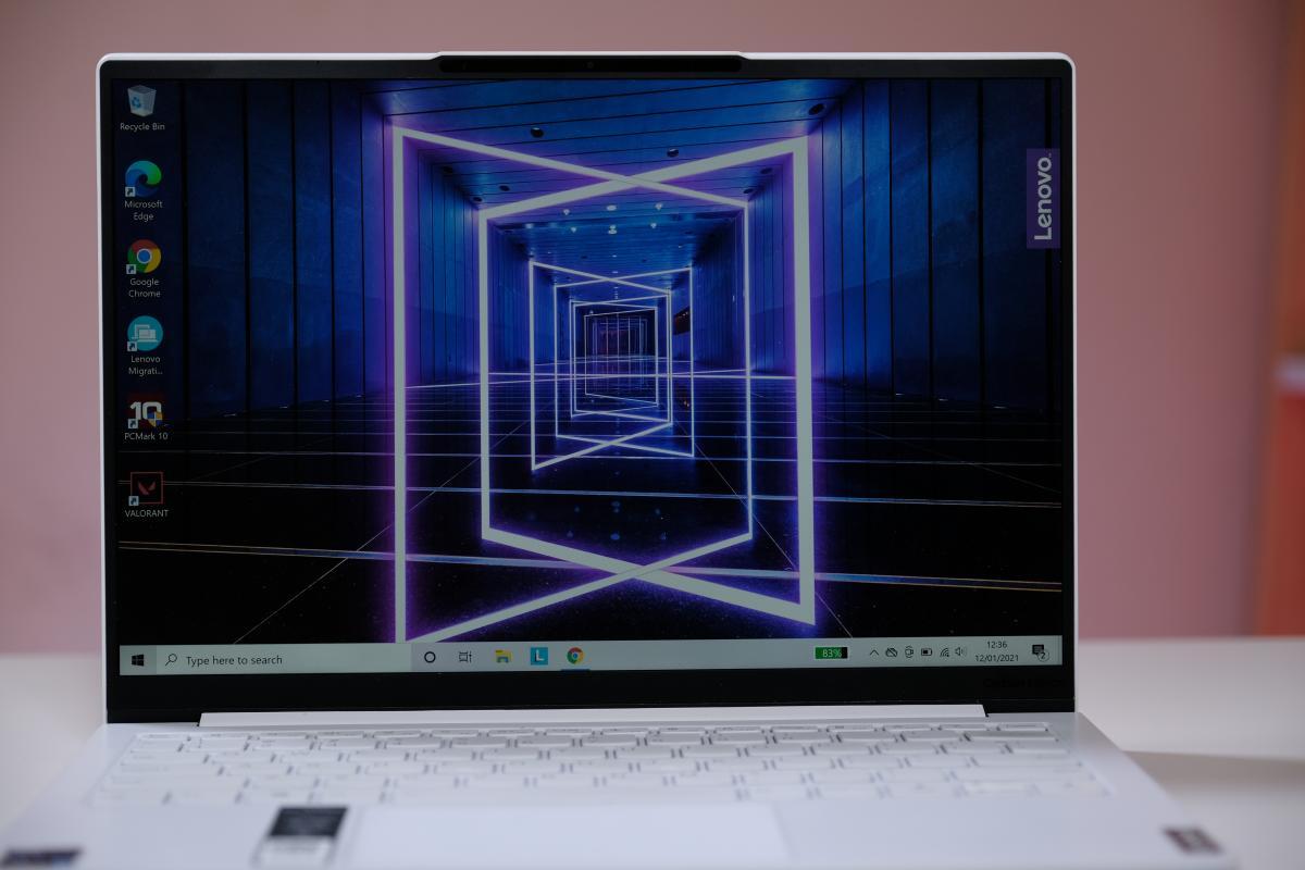 Review Lenovo YOGA Slim 7i Carbon