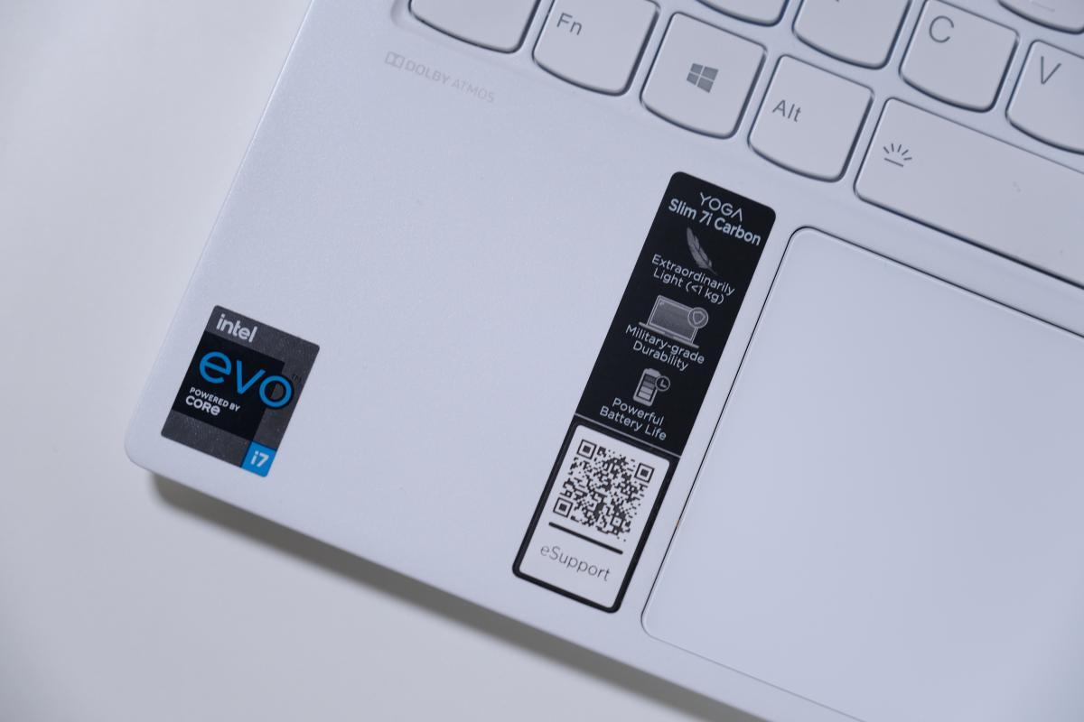 Review Lenovo YOGA Slim 7i Carbon