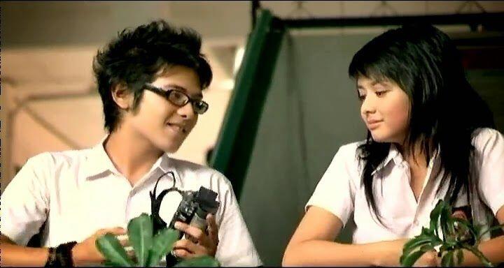 Tiada Masa Paling Indah, Masa - Masa Disekolah (Cerita Tentang Cinta Pertama)