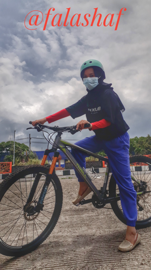 Merasakan Kembali Adrenalin Bersepeda Gunung Versi Emak