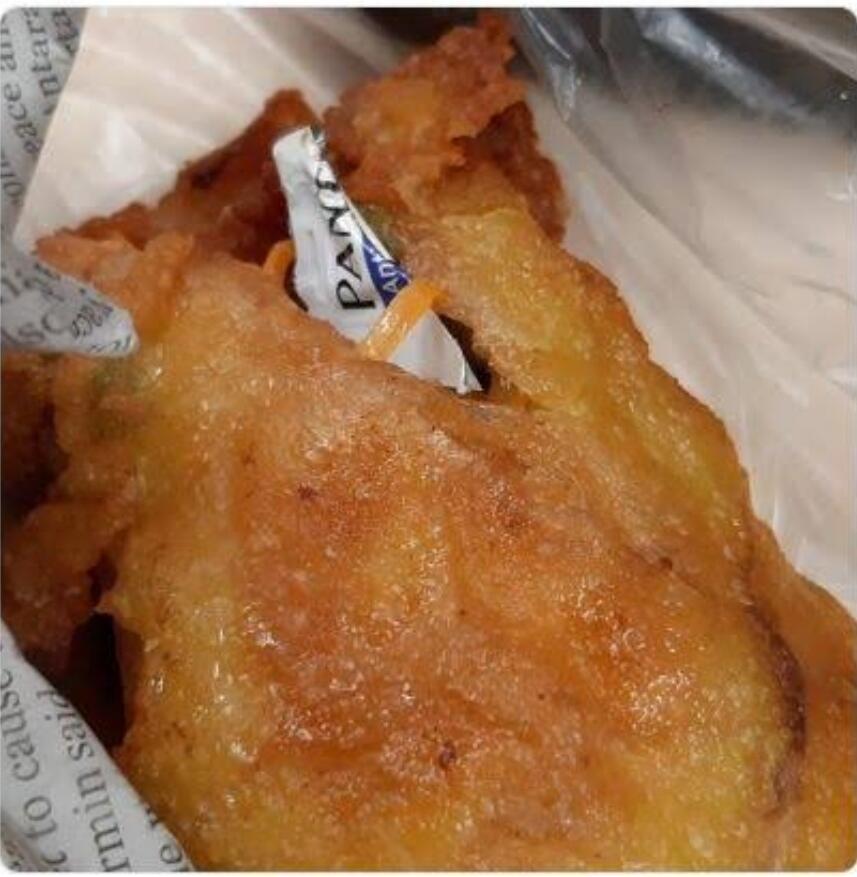 Kok Bisa Sih, Barang Tak Wajar Ini Ada Dalam Makanan?