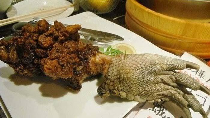Kok Bisa Sih, Barang Tak Wajar Ini Ada Dalam Makanan?