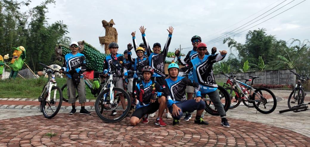 &quot;Seneng Mangan Seneng Mancal&quot; Bersama TCC-Tawang Argo Cycling Club