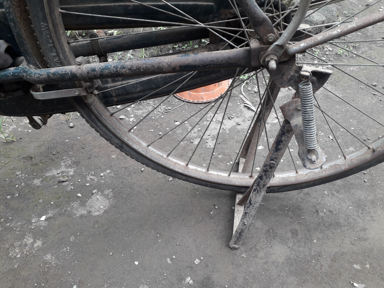 Sepeda Onthel Jadul Andalan Keluarga Ane