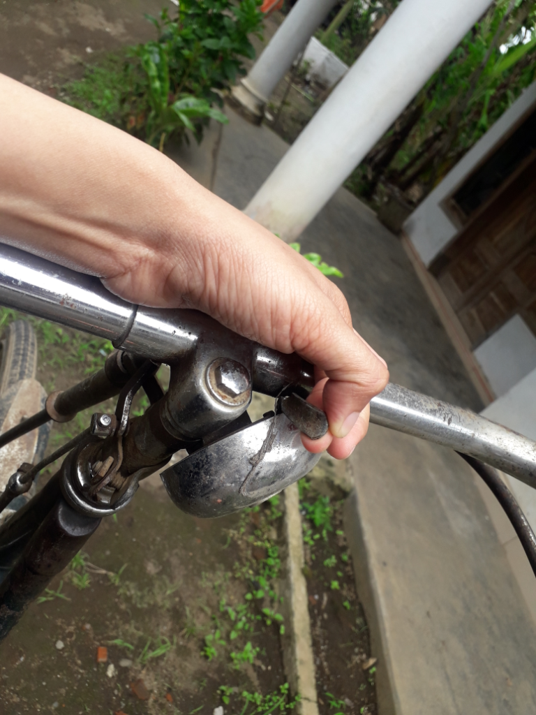 Sepeda Onthel Jadul Andalan Keluarga Ane