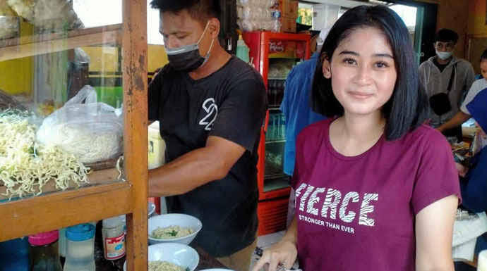 Terlalu Cantik! Penjual Bakso di Bogor Mendadak Viral