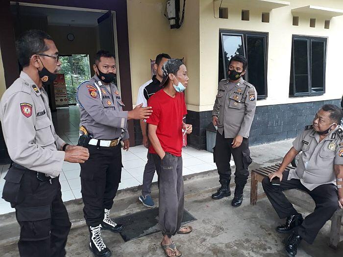 Bakar Alquran di Masjid, Pria Diduga Gila Ditangkap