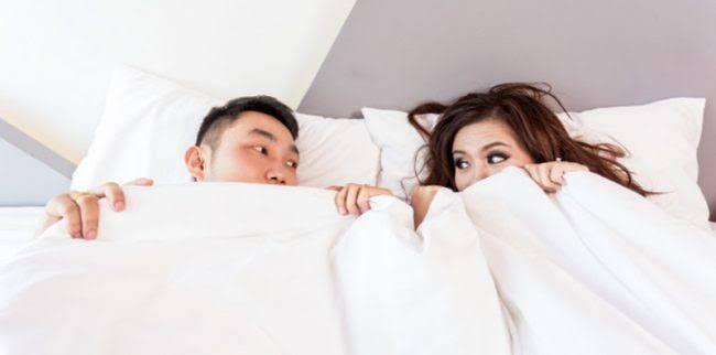 Terlalu &quot;Hot&quot; Di Ranjang, Pasangan Ini Mendapat Pesan Mengejutkan!