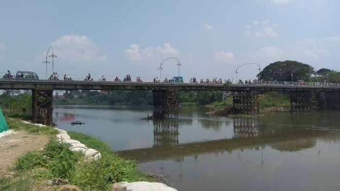 Jembatan Besi Tertua Di Dunia Ternyata Berada Di Indonesia Lho!