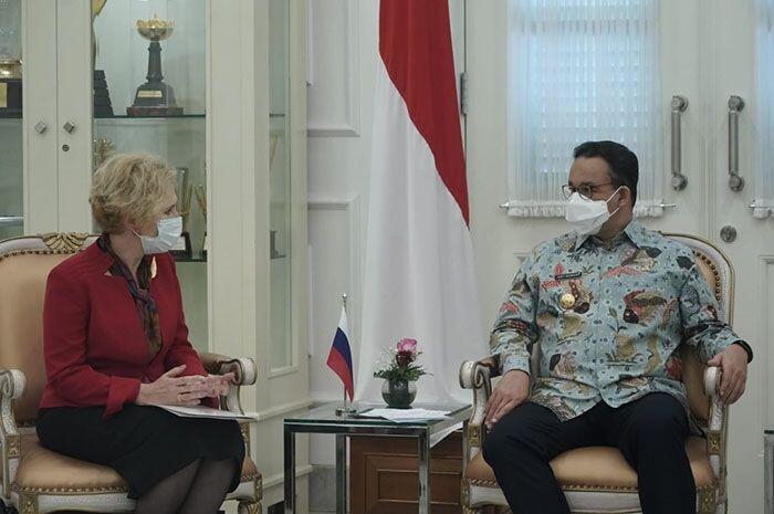 Anies Resmikan Patung Kosmonot Soviet Yuri Gargarin di Jakarta