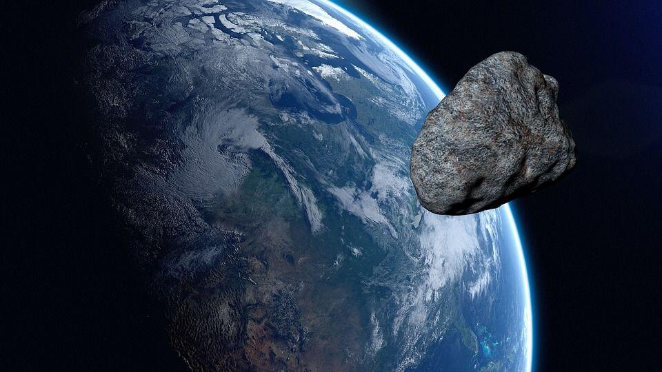 Asteroid terbesar berukuran 900 meter sedang mendekati Bumi !