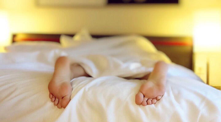 5 Kelebihan Tidur Tanpa Memakai Celana Dalam, Siapa Pernah Coba?