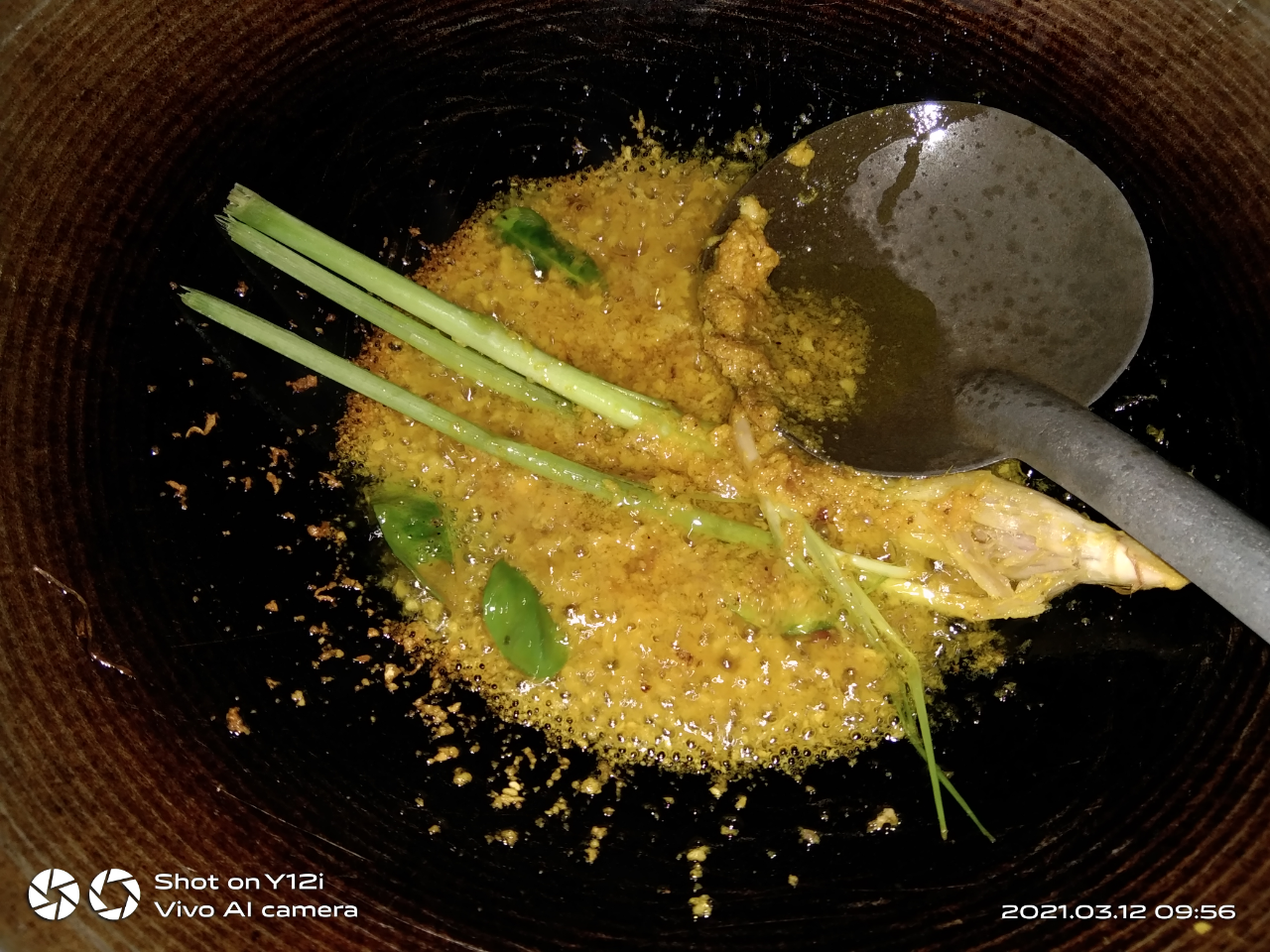 Mie Ayam Dengan Menggunakan Mie Goreng Instan, Dijamin Tak Kalah Enak