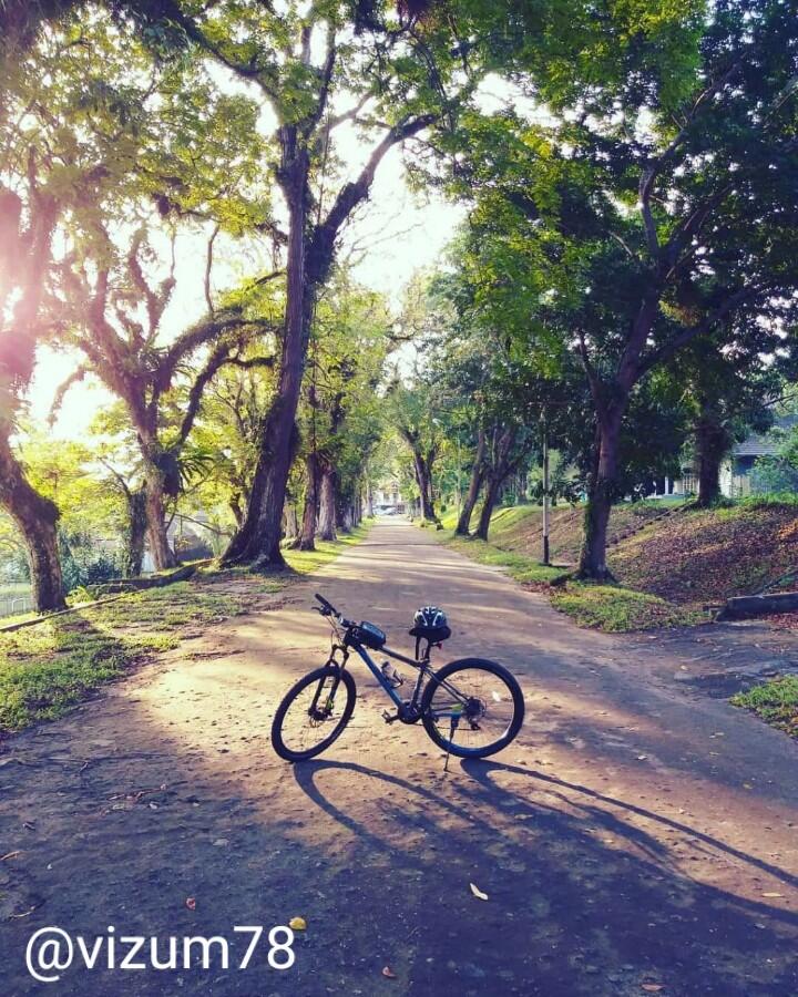 Menikmati Indahnya Alam Dengan Bersepeda Ke Daerah Berbukit Di Balikpapan.