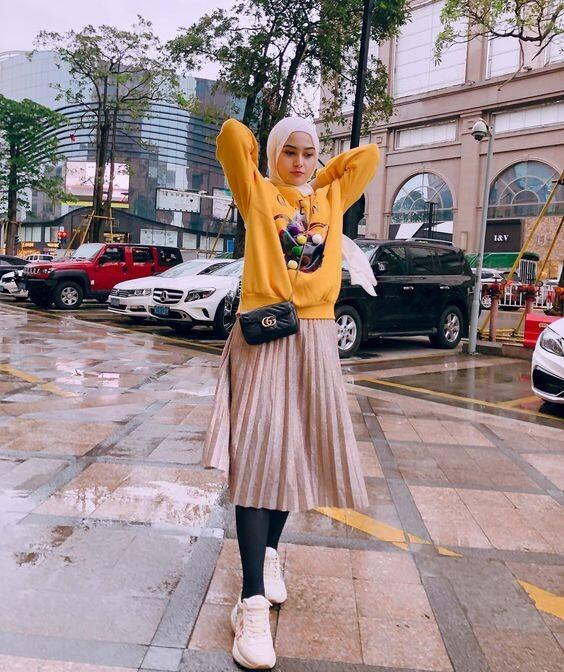 Trik Memakai ROK PENDEK buat Hijaber. STYLISH TAPI TETEP SOPAN!