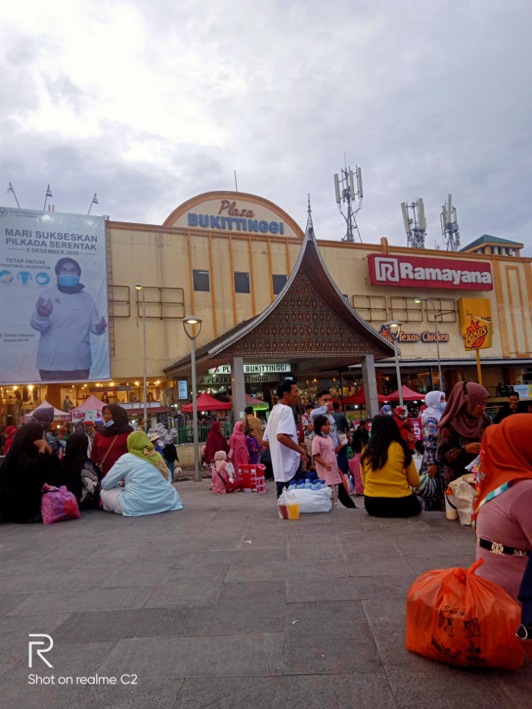 Jam Gadang, Tempat Rekreasi Paket Komplit di Bukittinggi