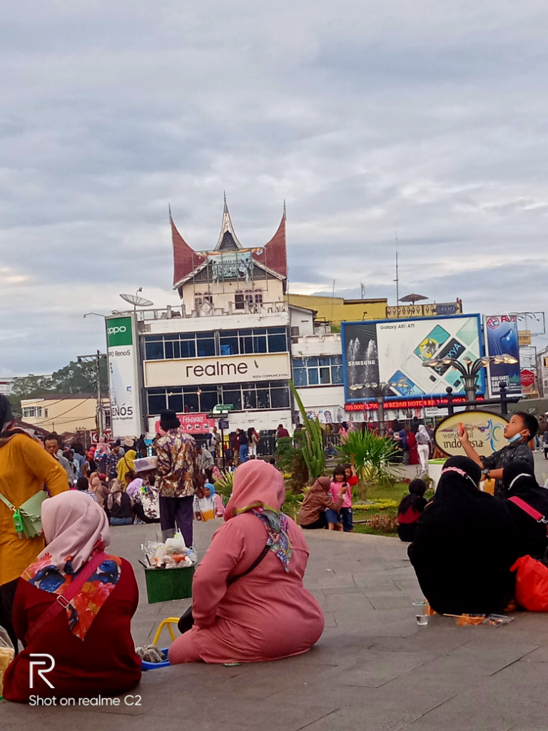 Jam Gadang, Tempat Rekreasi Paket Komplit di Bukittinggi