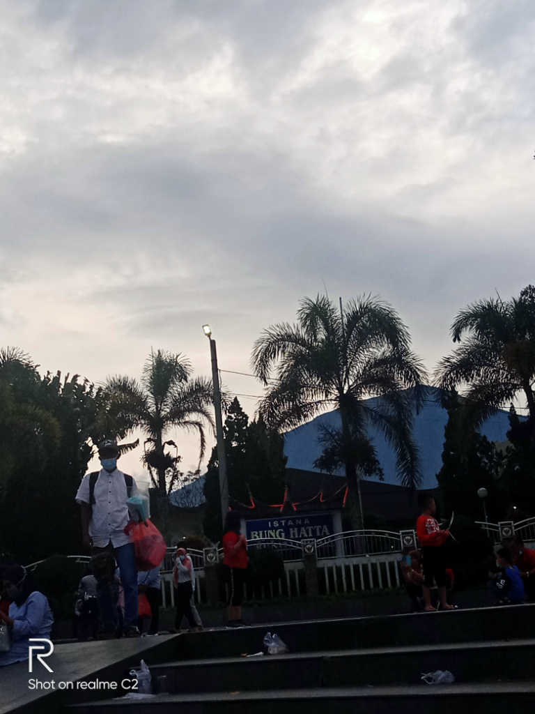 Jam Gadang, Tempat Rekreasi Paket Komplit di Bukittinggi